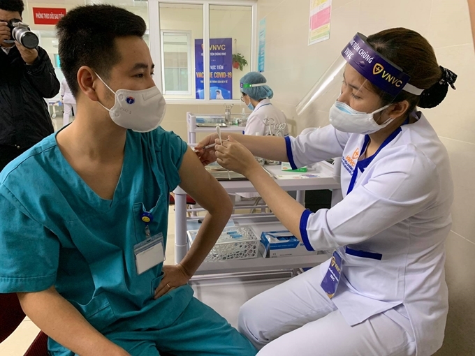            HƯỚNG DẪN TỰ XỬ TRÍ MỘT SỐ TÌNH HUỐNG THÔNG THƯỜNG SAU TIÊM VACCINE